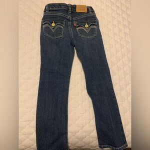 LEVI’s girls size 5/6 dark wash jeans with back flap pockets - EUC